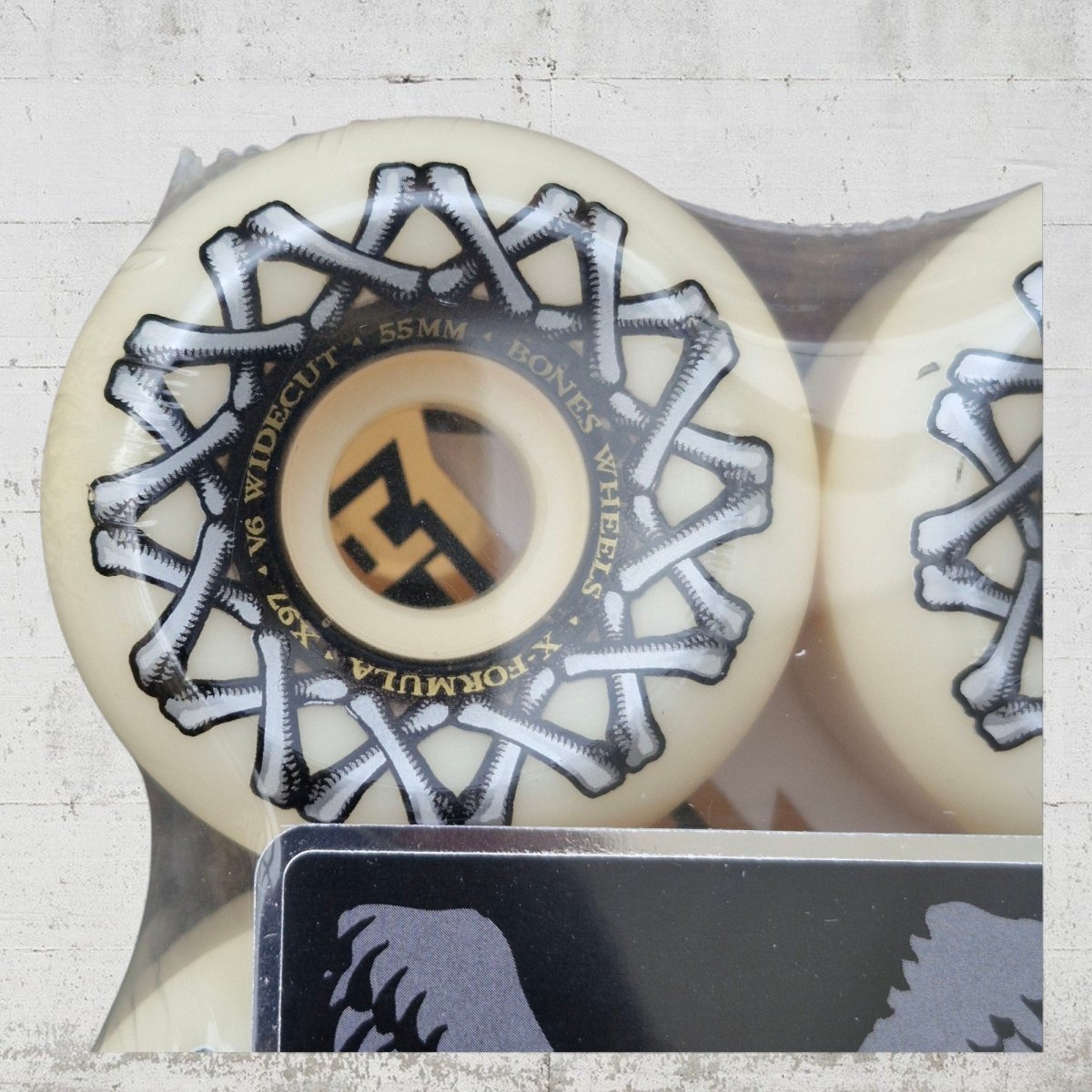 Bones X - Formula 97A 55mm V6 Widecut Wheels - Skateboard - Rollen - Rollbrett Mission