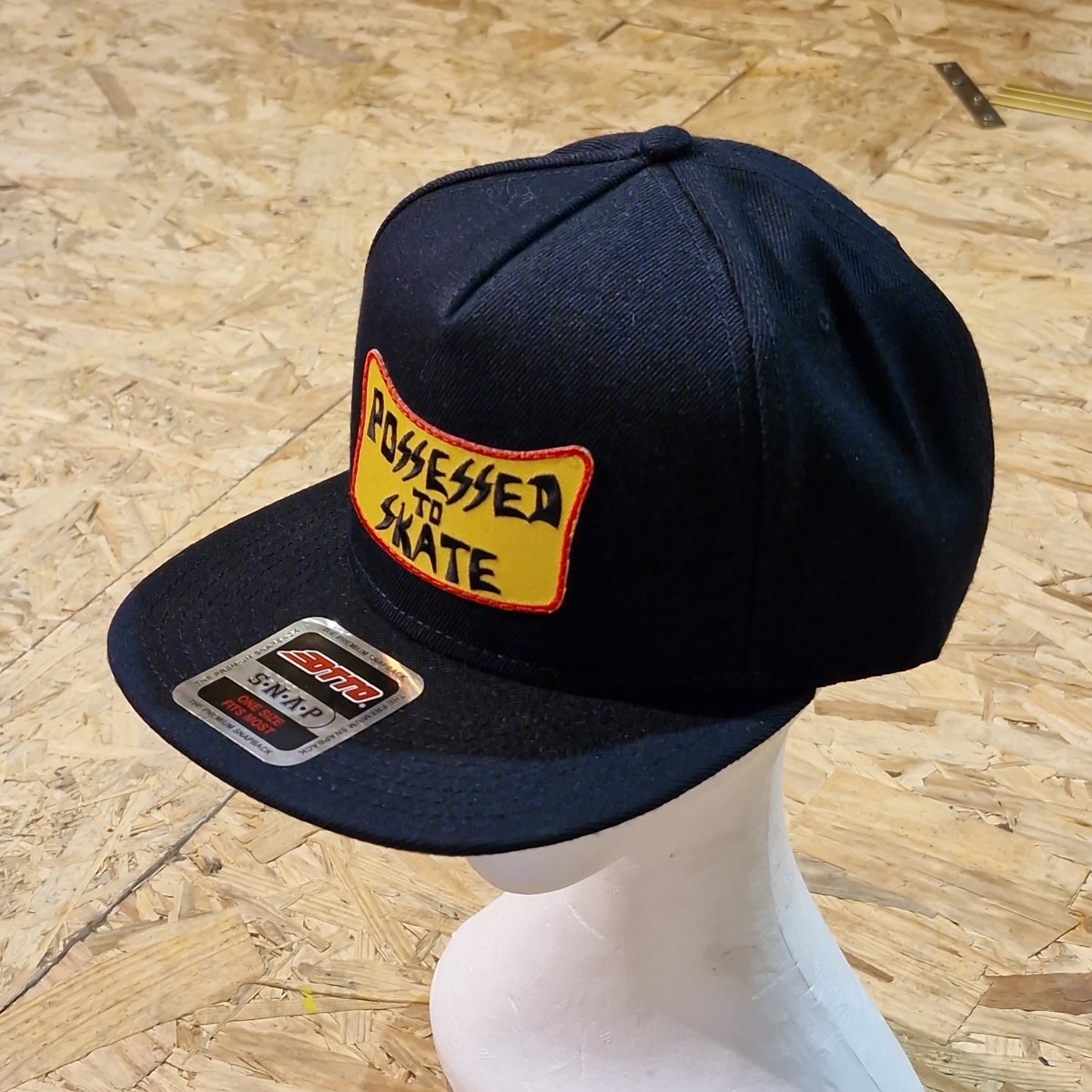 Dogtown Suicidal Possessed to Skate Snapback Cap Hat - Kopfbekleidung & -tücher - Rollbrett Mission