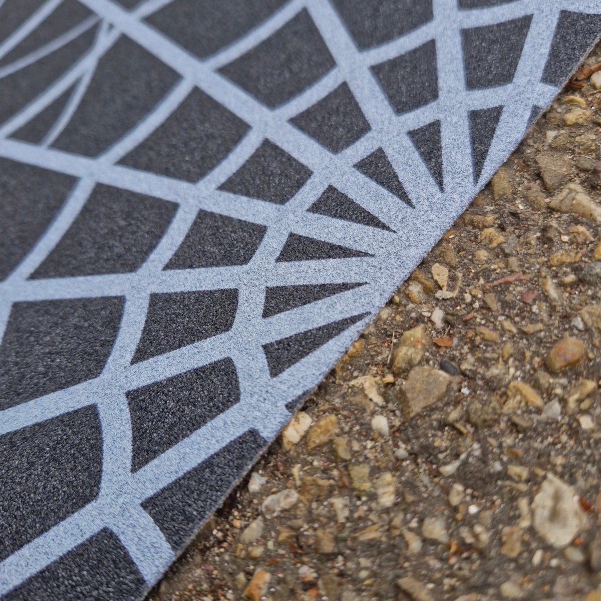 Mob Graphic Griptape Webbed black 9" x 33" - Skateboard - Kleinteile - Rollbrett Mission