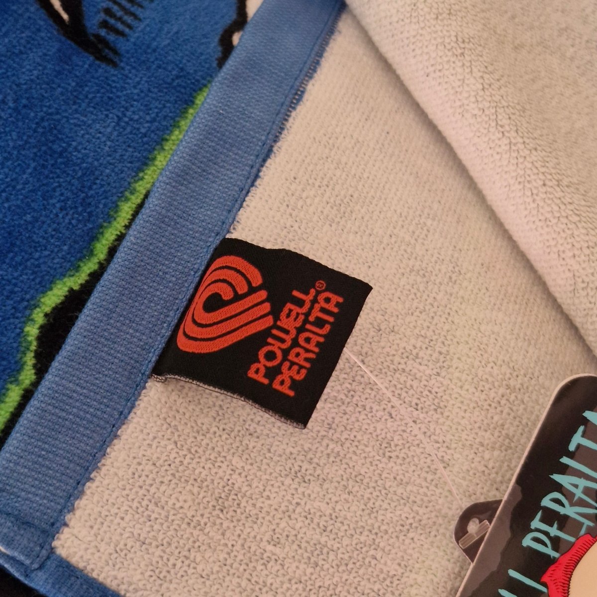 Powell Peralta Beach Towel Ripper Blacklight Badetuch - Rollbrett Mission