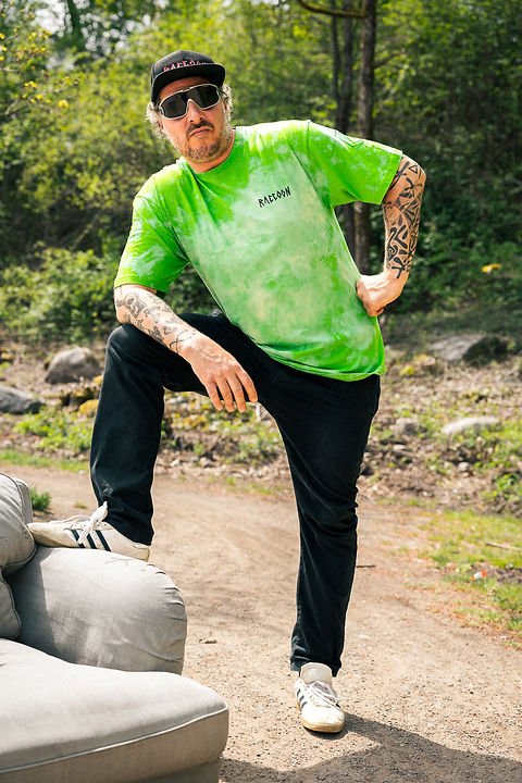 Raccoon T-Shirt Pepe green bleached - Rollbrett Mission