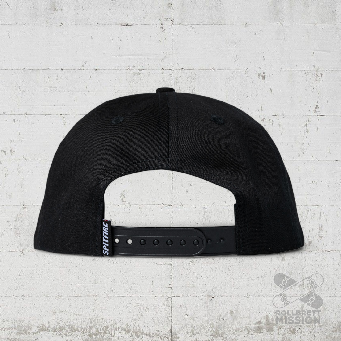 Spitfire Snapback Cap Remains black