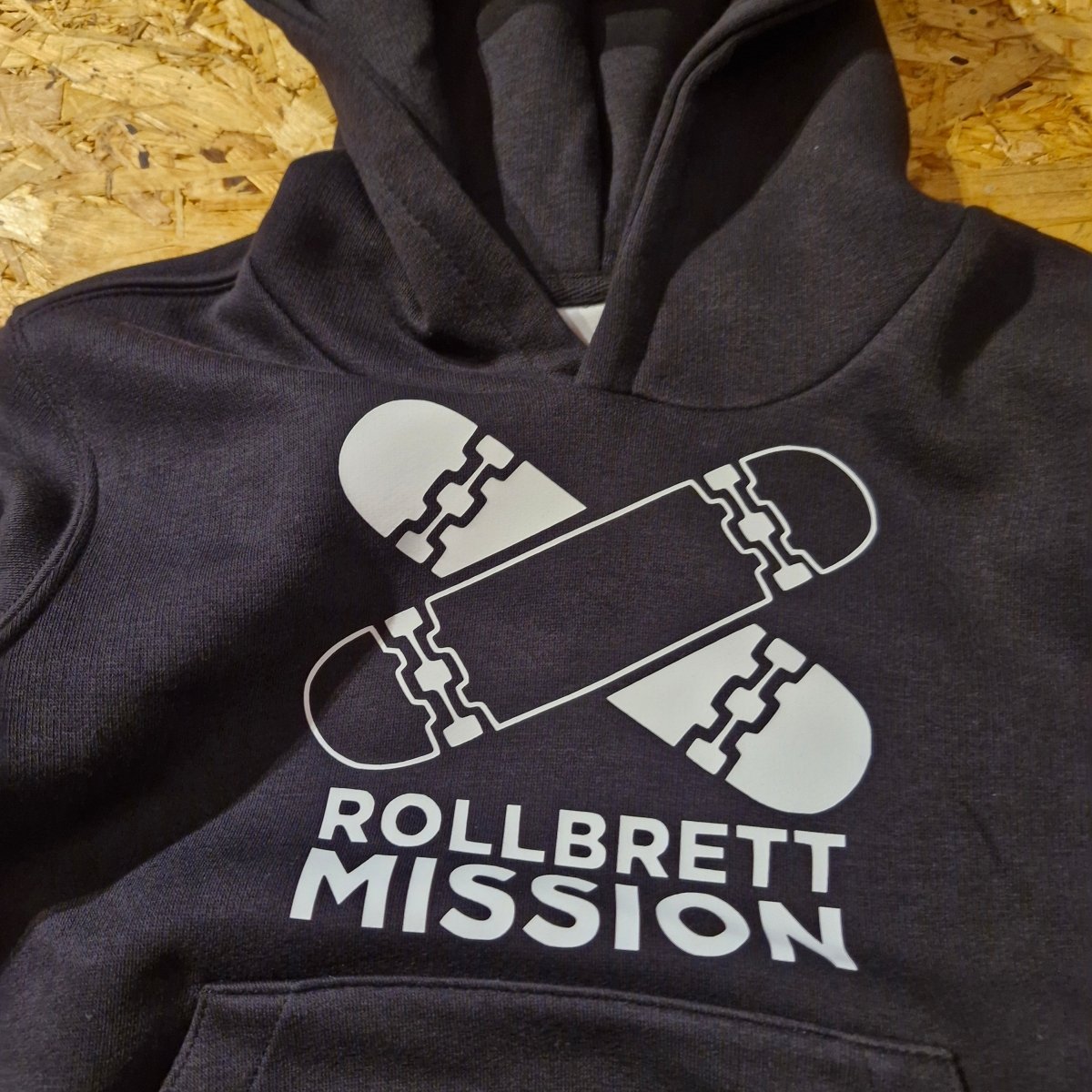 Rollbrett Mission Kids New Classic Hoodie schwarz - Shirts & Tops - Rollbrett Mission