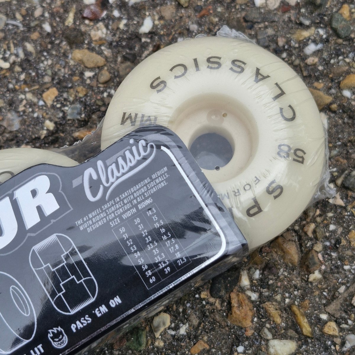 Spitfire F4 58mm 99A Classic purple Wheels - Skateboard - Rollen - Rollbrett Mission