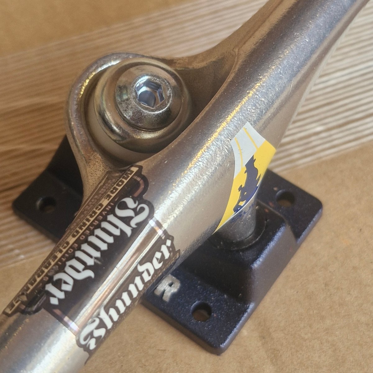 Thunder 149 Inverted Suciu Nightwatch Truck - Skateboard - Achsen - Rollbrett Mission