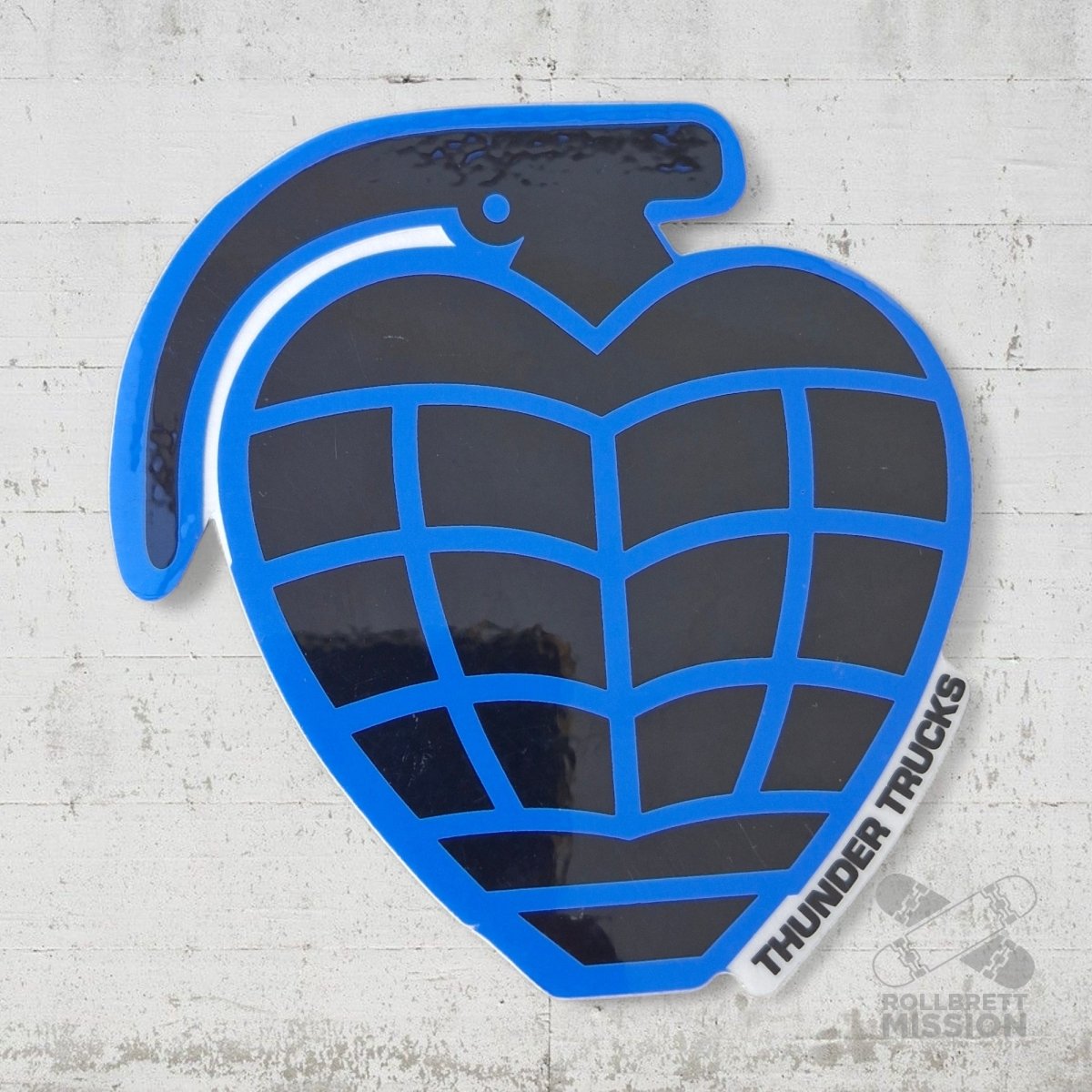 Thunder Heart Grenade Sticker Medium 10cm - Rollbrett Mission