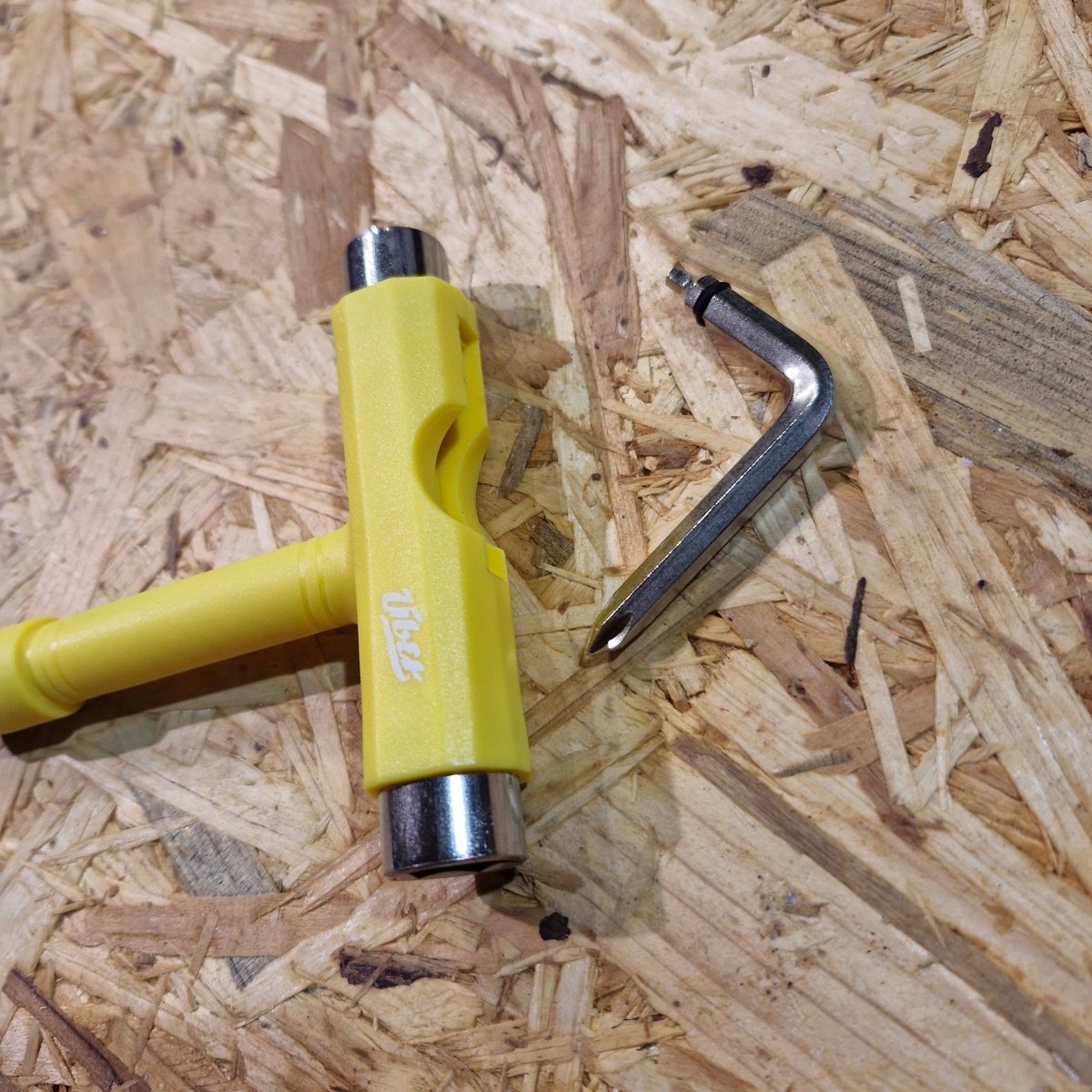 Über T - Tool gelb Skatetool Werkzeug - Skateboard - Kleinteile - Rollbrett Mission