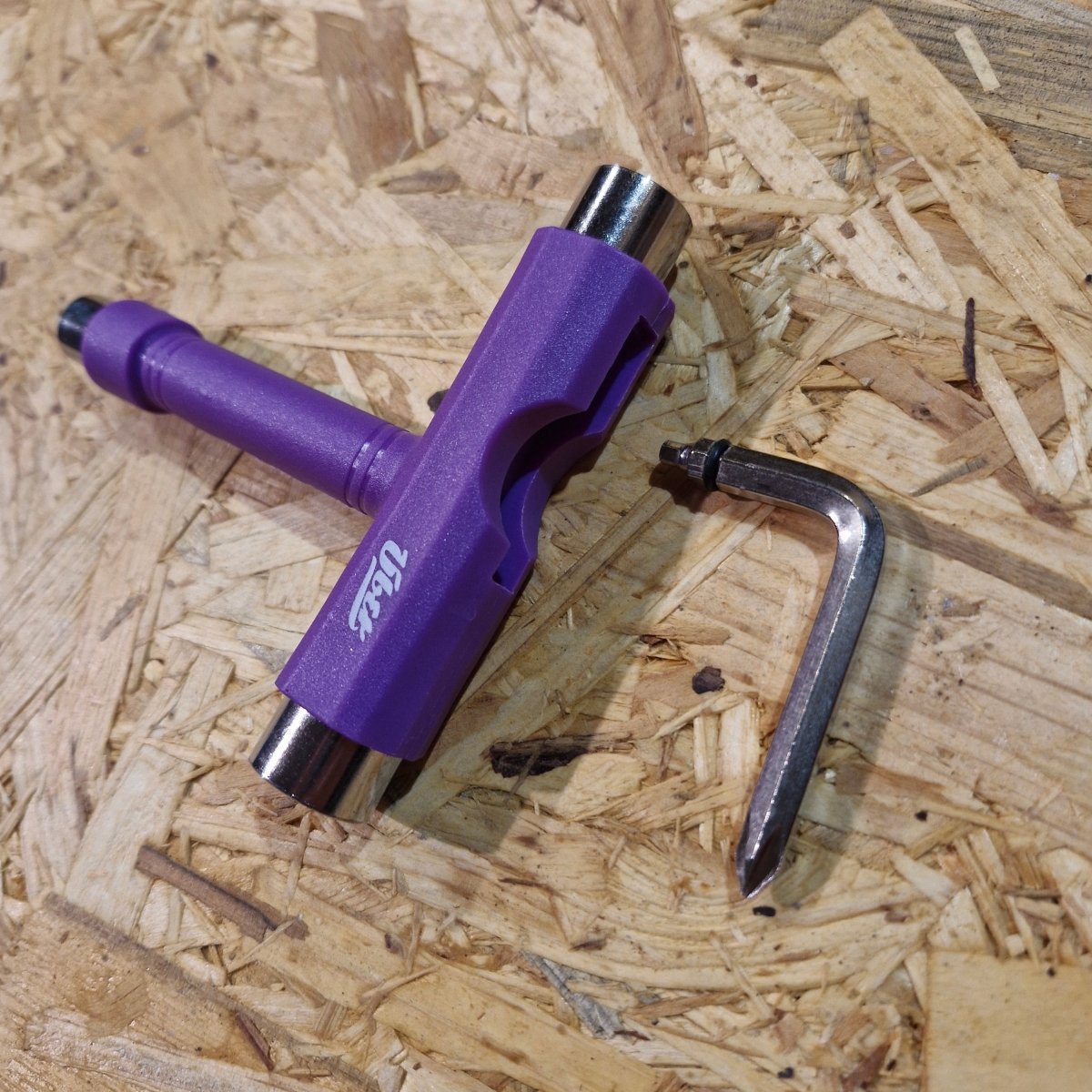 Über T - Tool lila Skatetool Werkzeug - Skateboard - Kleinteile - Rollbrett Mission