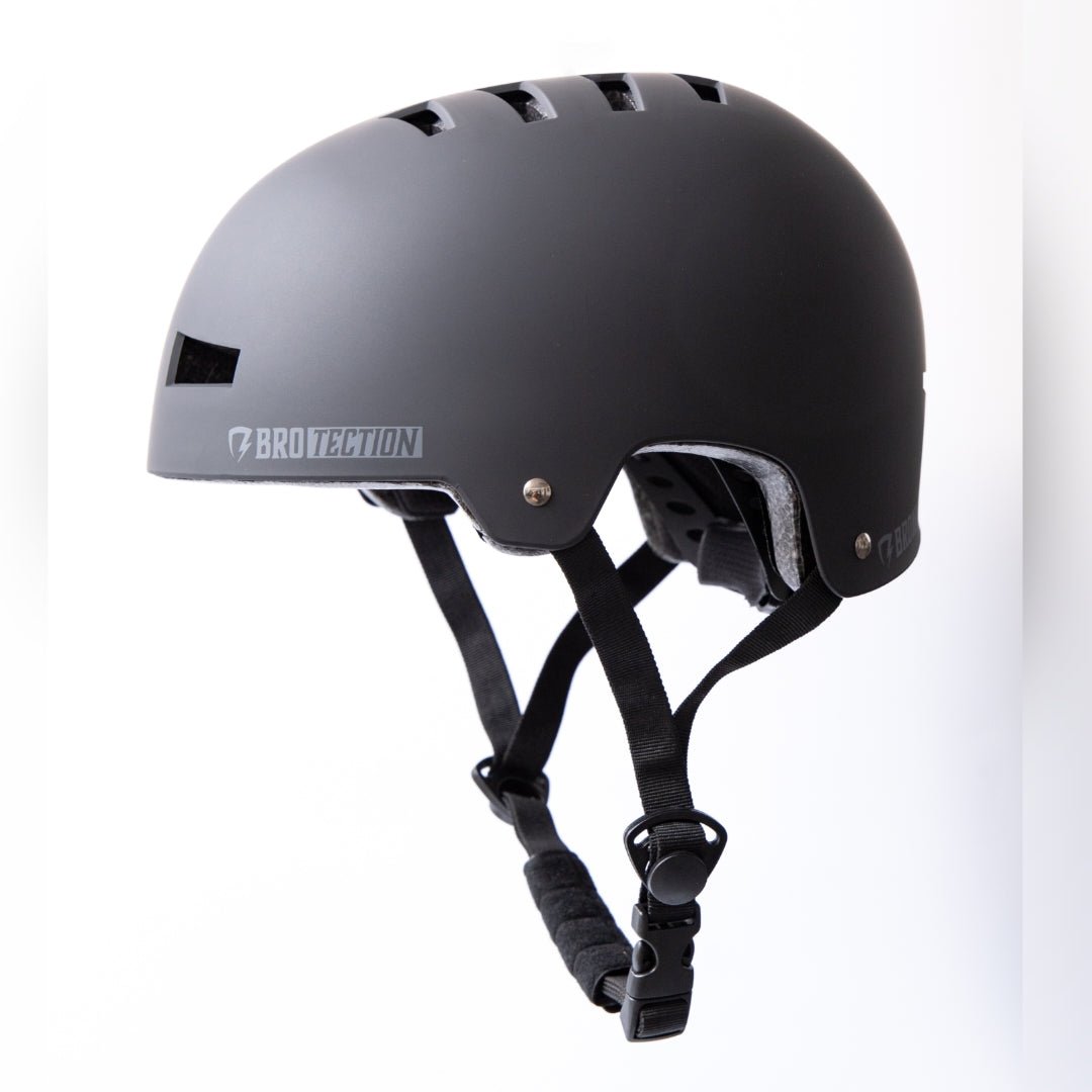 BroTection Skate Helm schwarz - Skateboarding-Schutzausrüstung