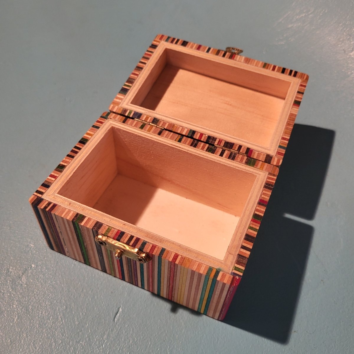 Hotsourkraut Schatulle Skateboard Upcycling - Schmuck - Rollbrett Mission