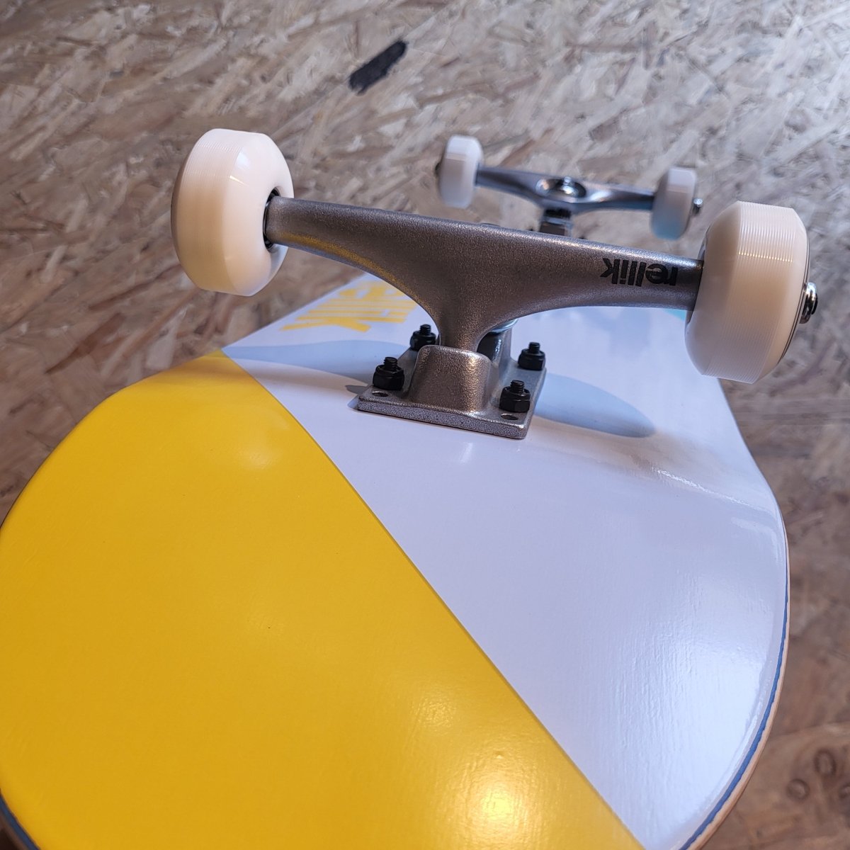 Rellik Easy 8.0" Complete Skateboard - Skateboards - Rollbrett Mission