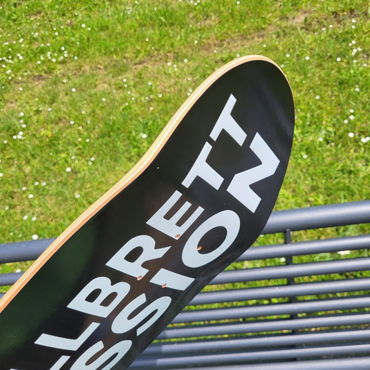 Rollbrett Mission Black Bomber Shape Deck 8.8" - Skateboard-Decks - Rollbrett Mission