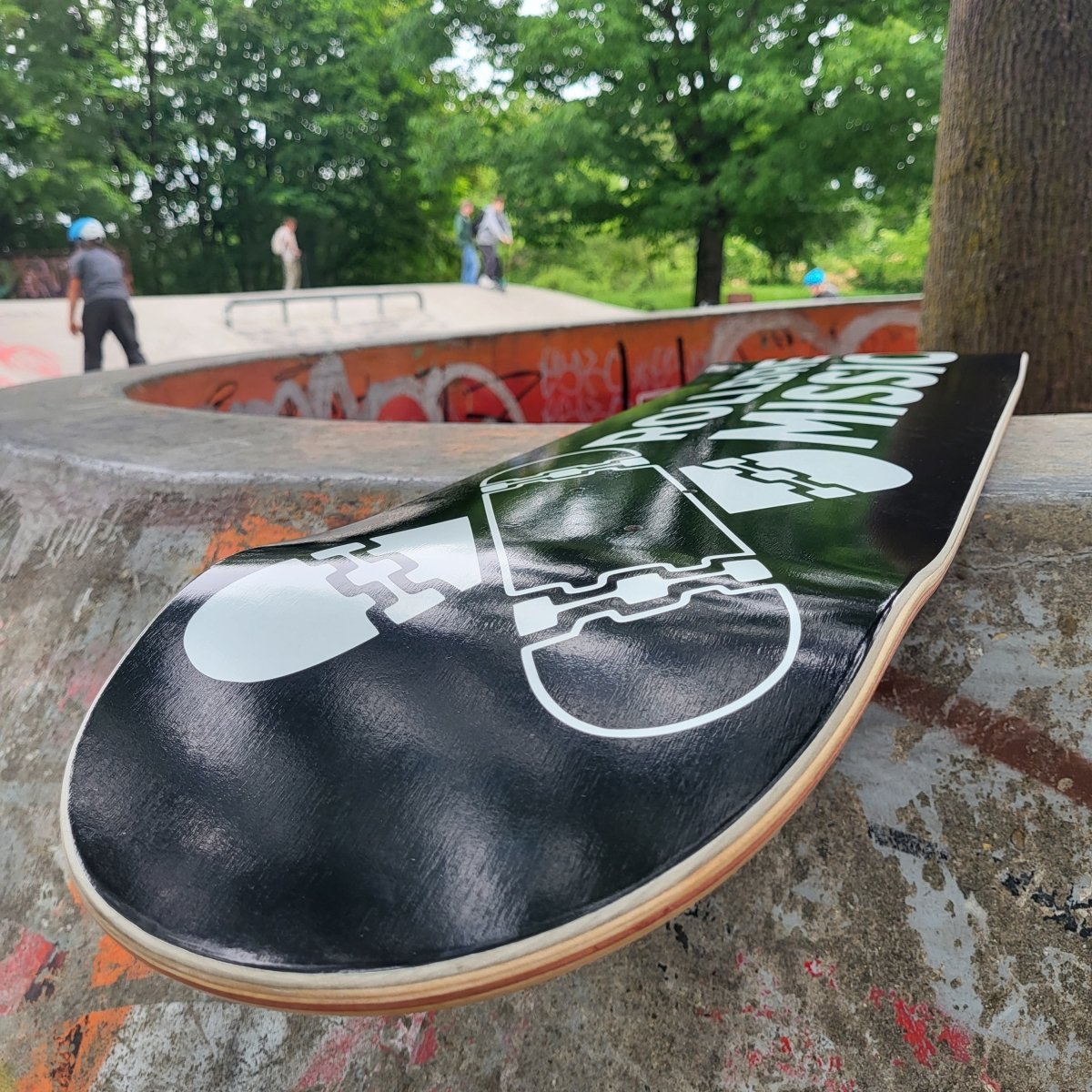 Rollbrett Mission Black Logo Complete Skateboard - Skateboard-Decks - Rollbrett Mission