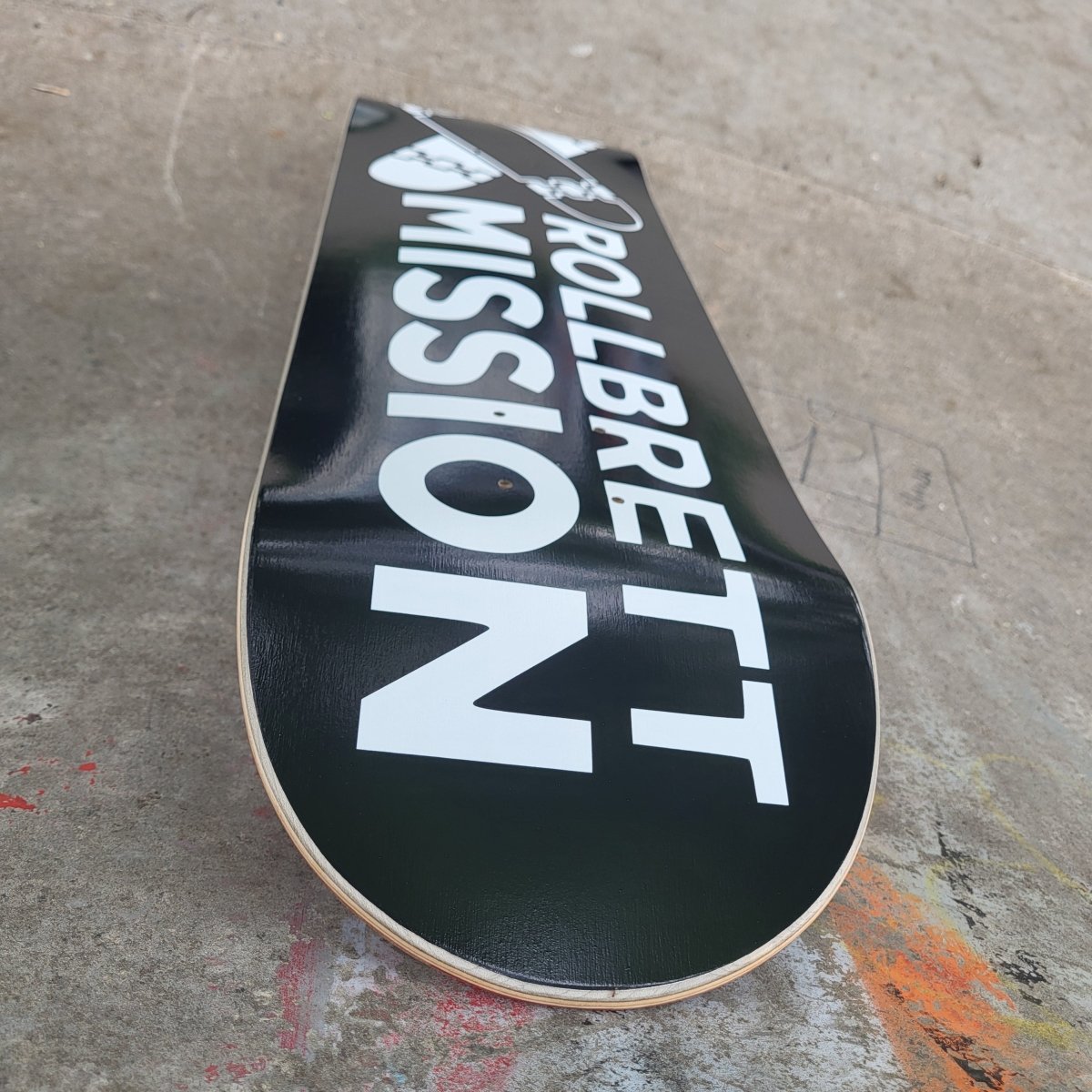 Rollbrett Mission Black Logo Medium Concave Deck - Skateboard-Decks - Rollbrett Mission