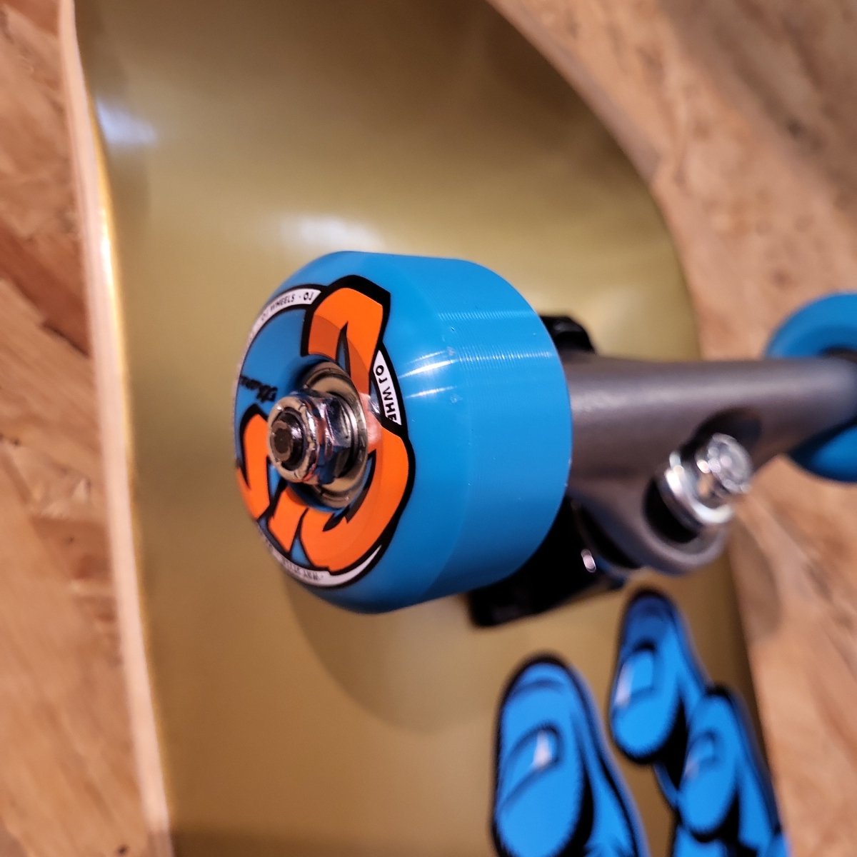 Santa Cruz Screaming Hand 8.25 Large Complete Skateboard - Skateboards - Rollbrett Mission