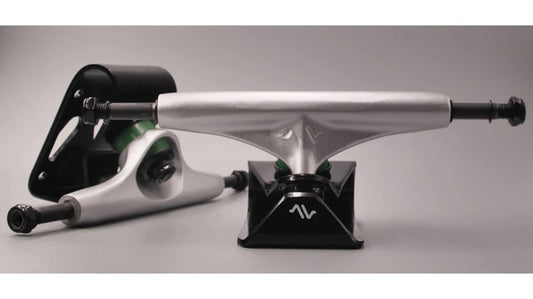 Innovativer Skatestuff: Avenue Trucks und SYS Griptape - Rollbrett Mission