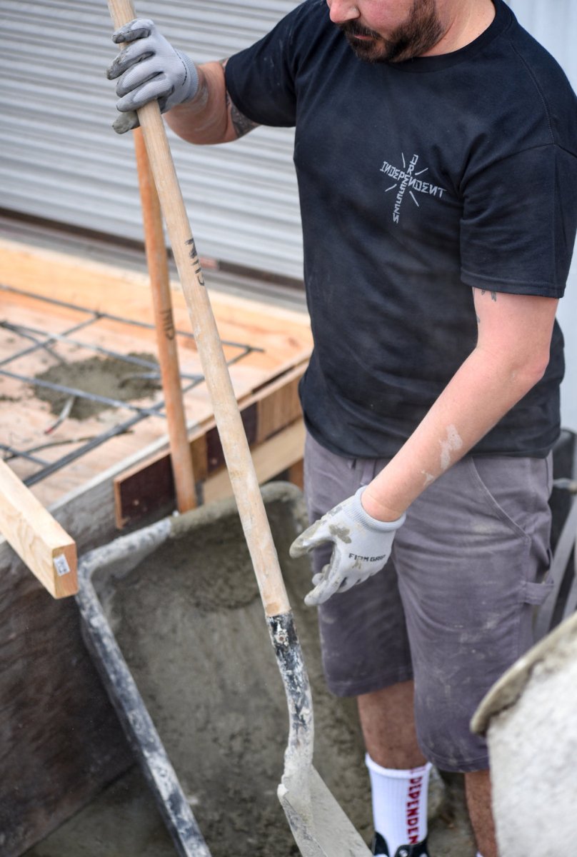 Independent T-Shirt Dressen Skull Rose Heavyweight black - Rollbrett Mission