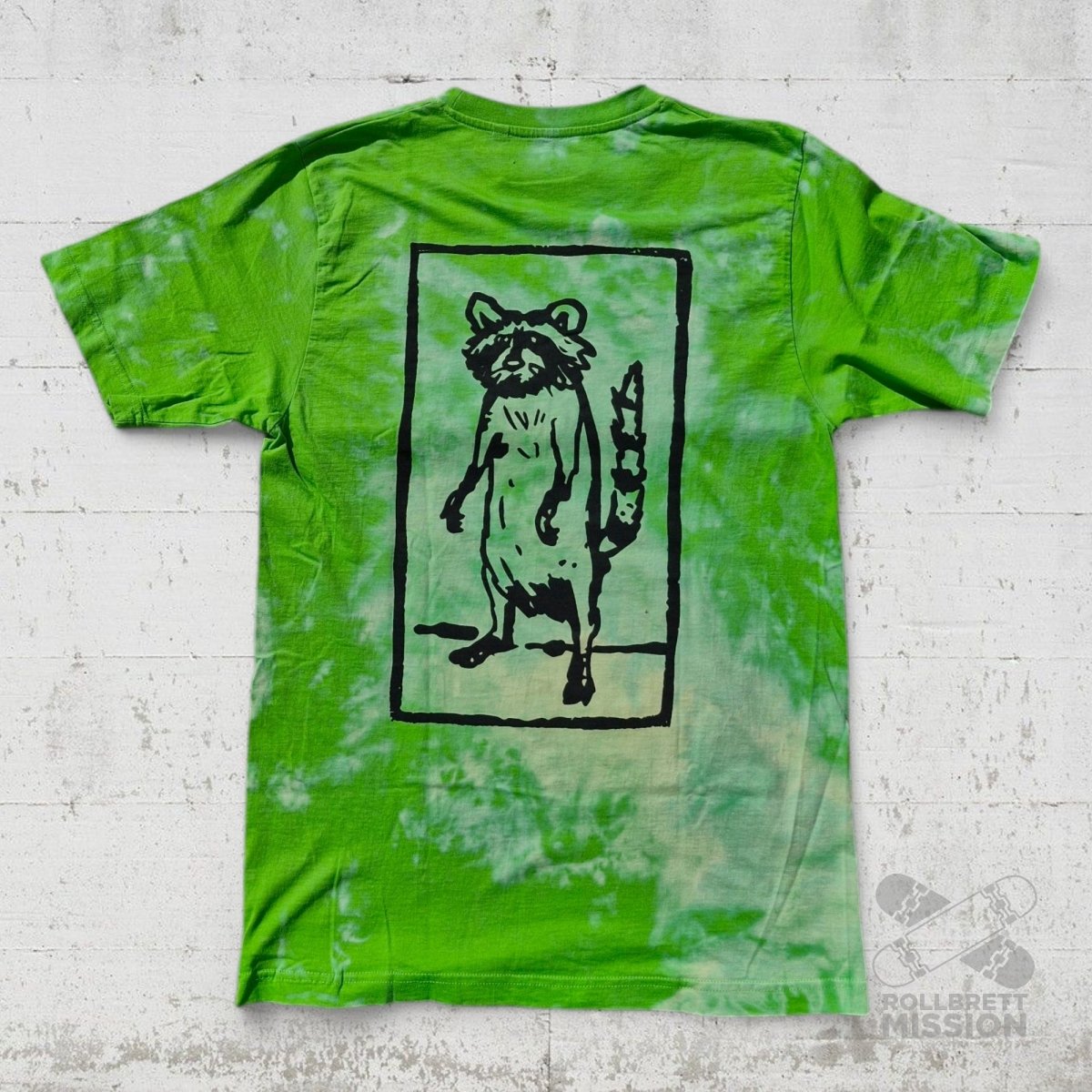 Raccoon T-Shirt Pepe green bleached - Rollbrett Mission
