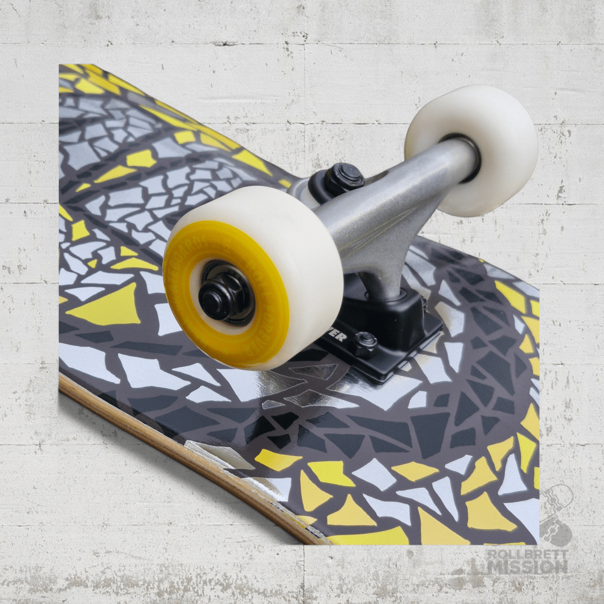 Real Complete Skateboard Oval Foil LARGE 8.0 x 31.8 - Skateboards - Rollbrett Mission