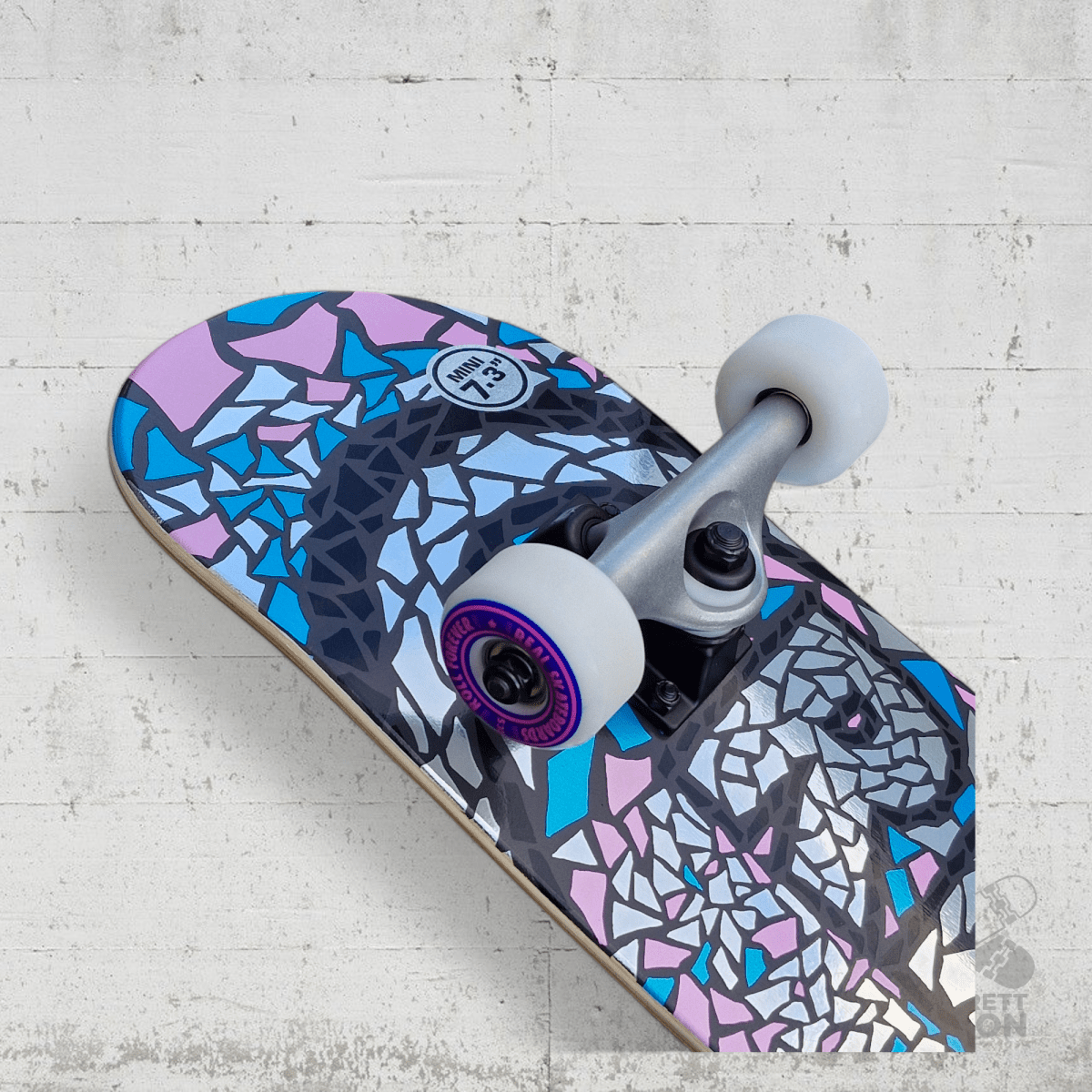 Real Complete Skateboard Oval Foil MINI 7.3 x 29.3 - Skateboards - Rollbrett Mission