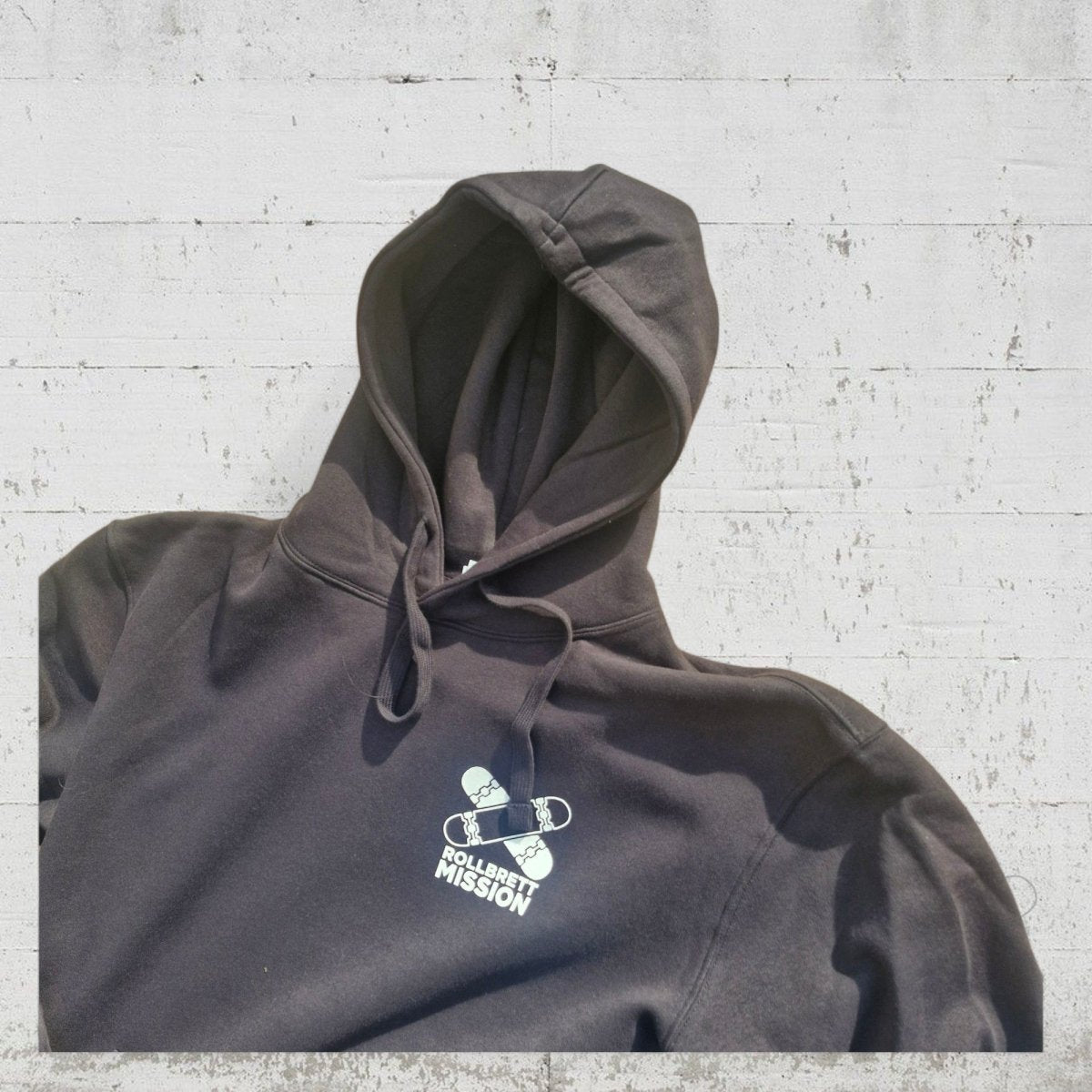 Rollbrett Mission Hoodie Mini Logo black - Shirts & Tops - Rollbrett Mission