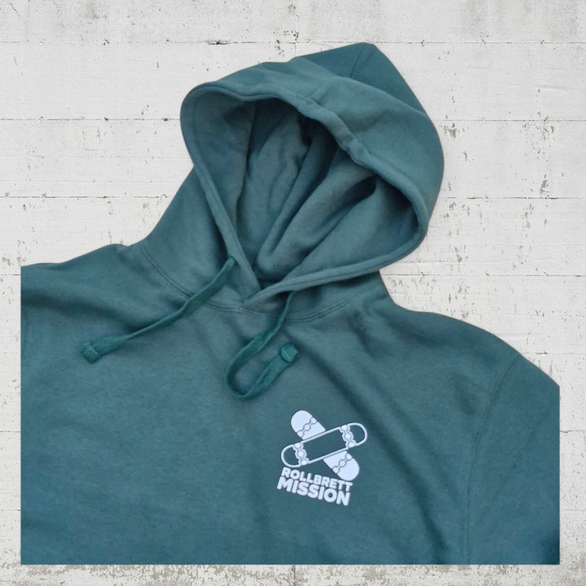 Rollbrett Mission Hoodie Mini Logo bottle green - Shirts & Tops - Rollbrett Mission