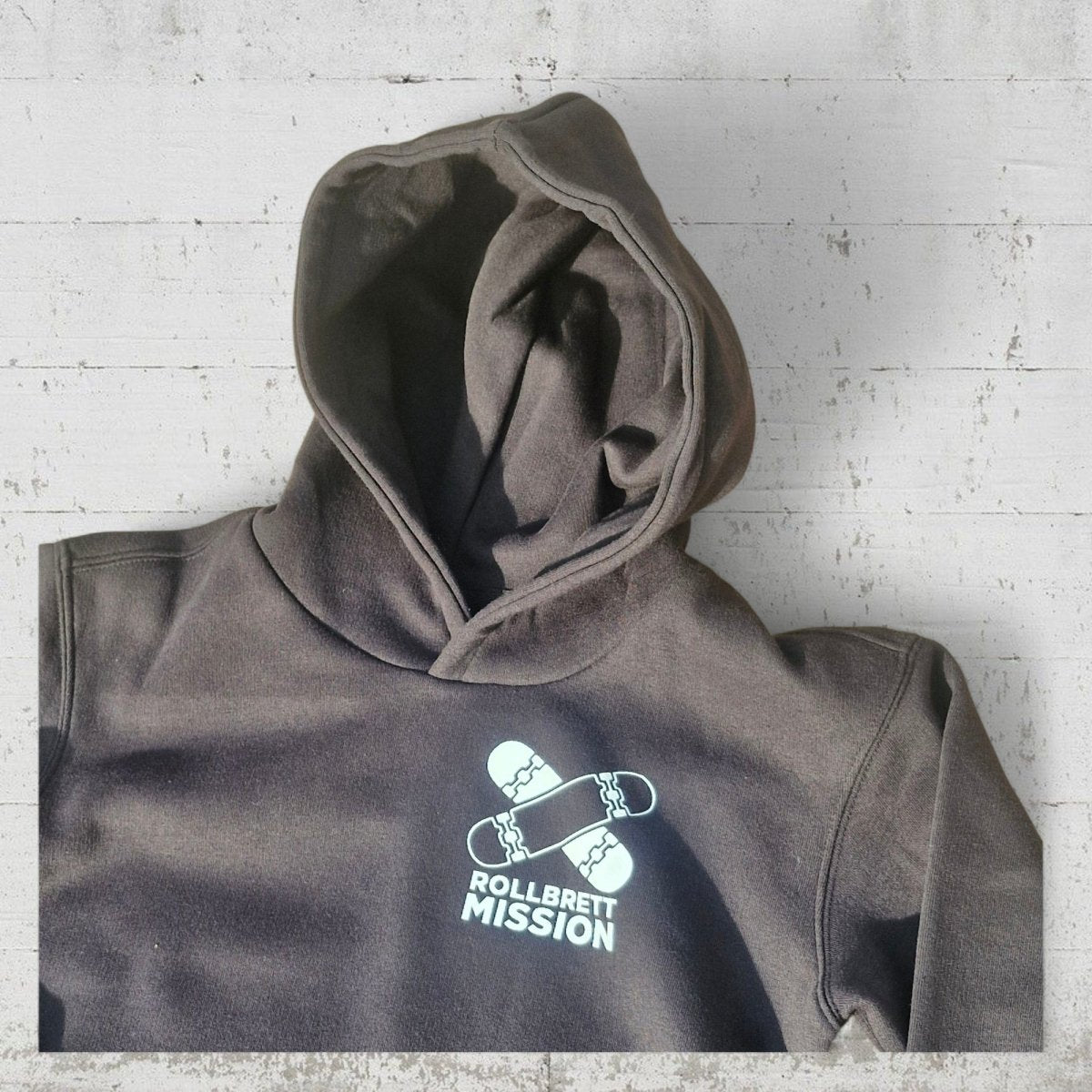 Rollbrett Mission Kids Hoodie Mini Logo black - Shirts & Tops - Rollbrett Mission