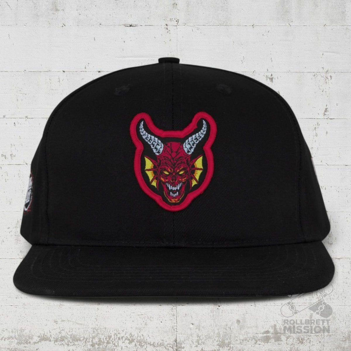 Santa Cruz Stranger Things Hellfire Club Snapback Hat - Kopfbekleidung & - tücher - Rollbrett Mission