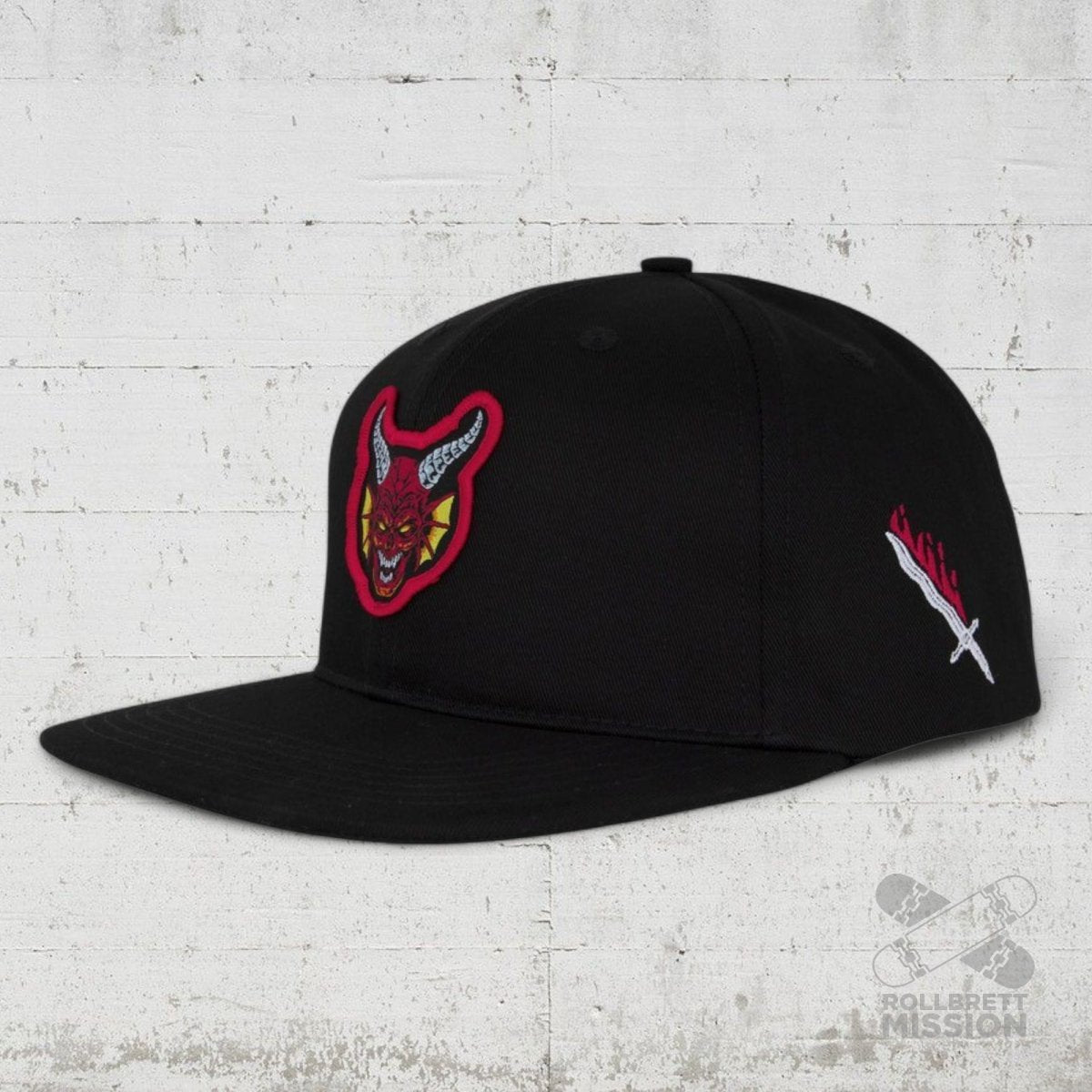 Santa Cruz Stranger Things Hellfire Club Snapback Hat - Kopfbekleidung & - tücher - Rollbrett Mission