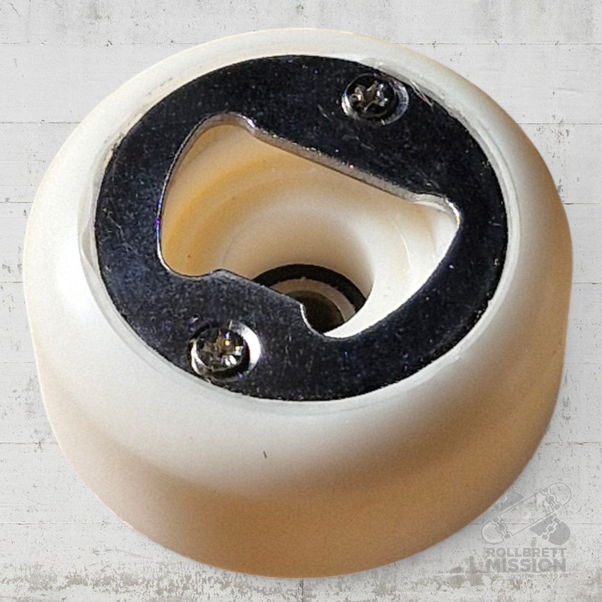 Skateback Flaschenöffner Upcycling aus Skateboard Wheel - Schmuck - Rollbrett Mission