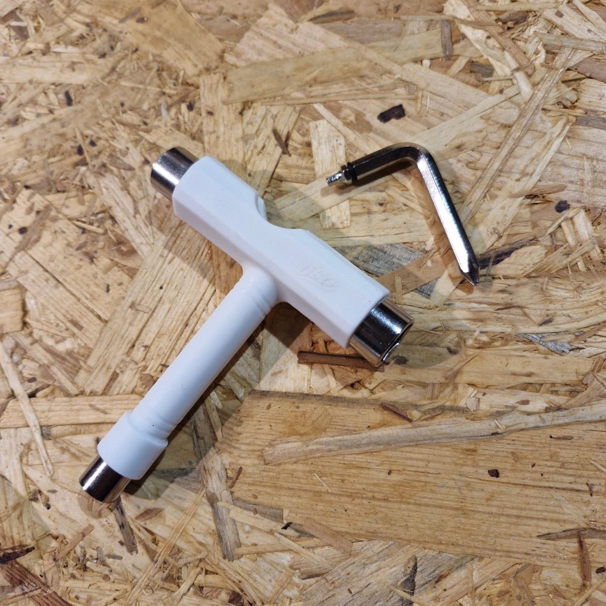 Über T - Tool weiß Skatetool Werkzeug - Skateboard - Kleinteile - Rollbrett Mission