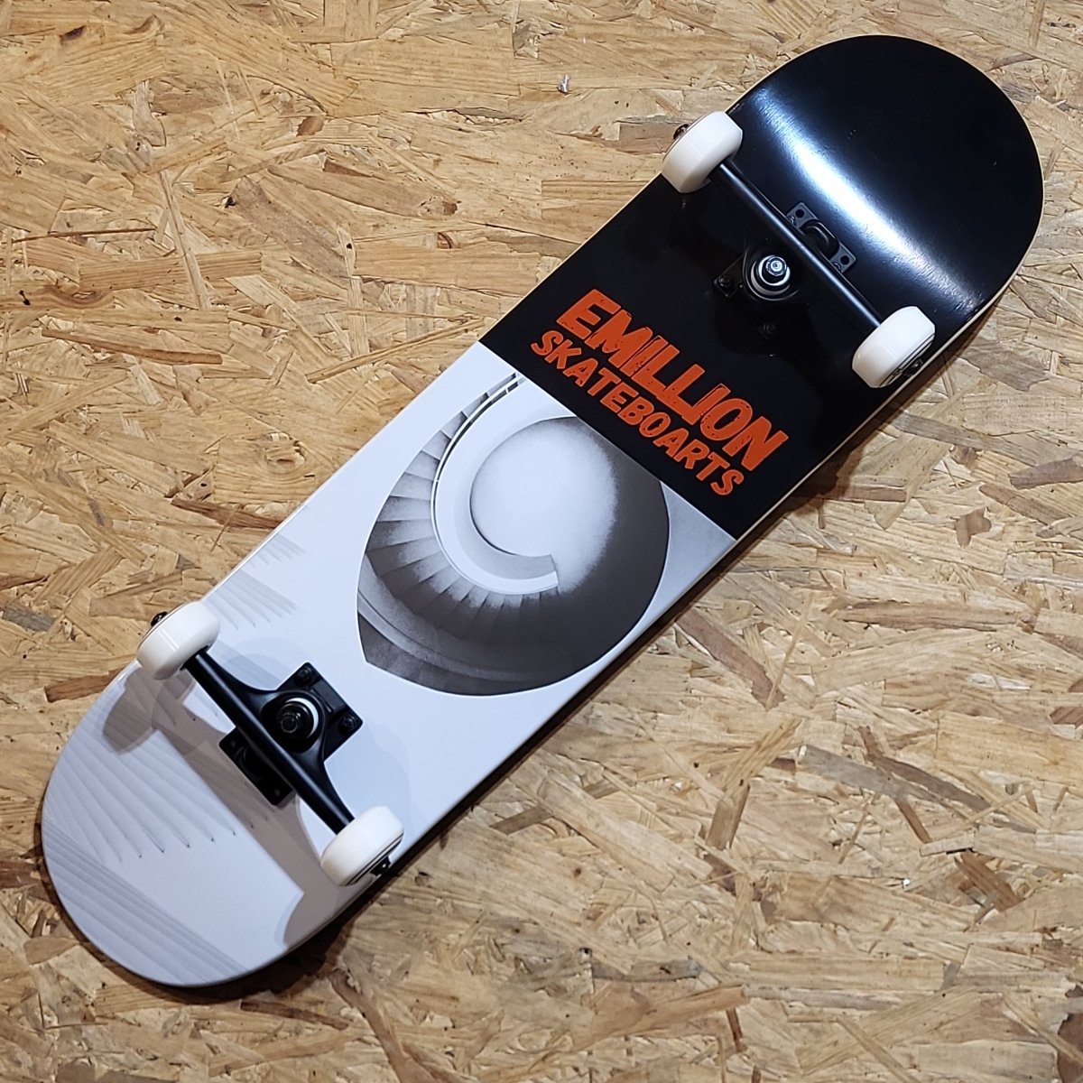 EMillion Basic 8.125" Complete Skateboard - Skateboards - Rollbrett Mission