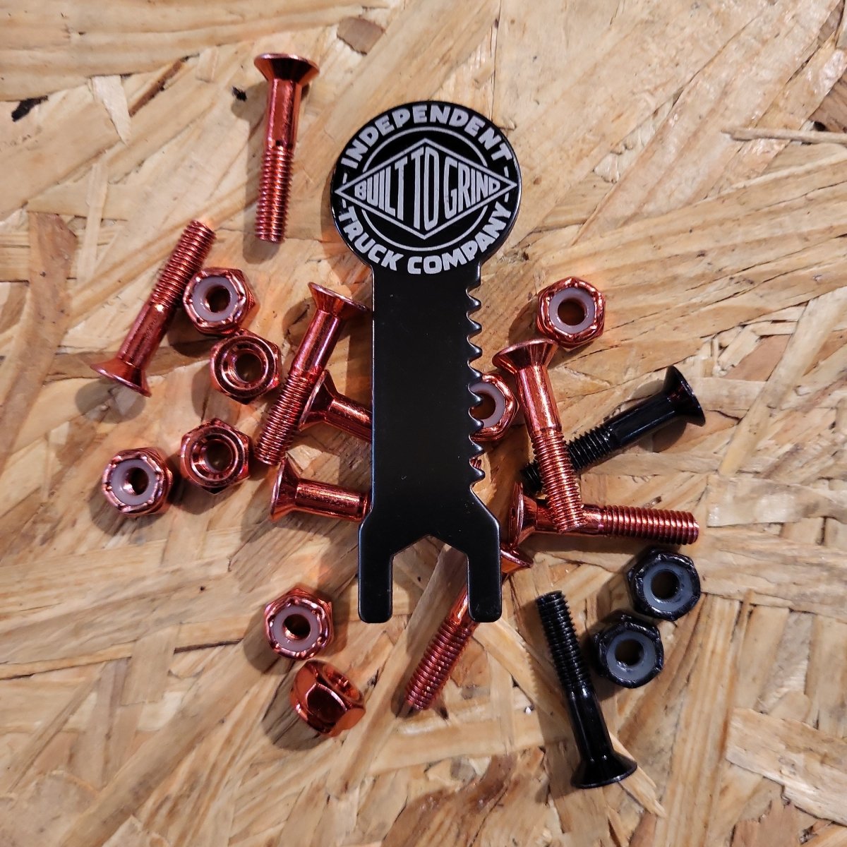 Independent 1" Kreuz Montageschrauben Bolts red - Rollbrett Mission