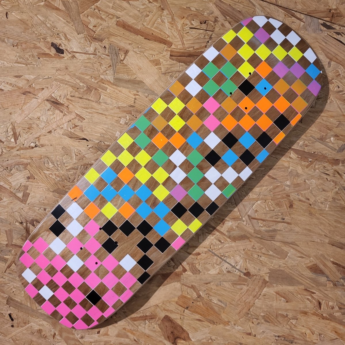 Prime Heritage Checkered Barn Deck - Skateboard-Decks - Rollbrett Mission