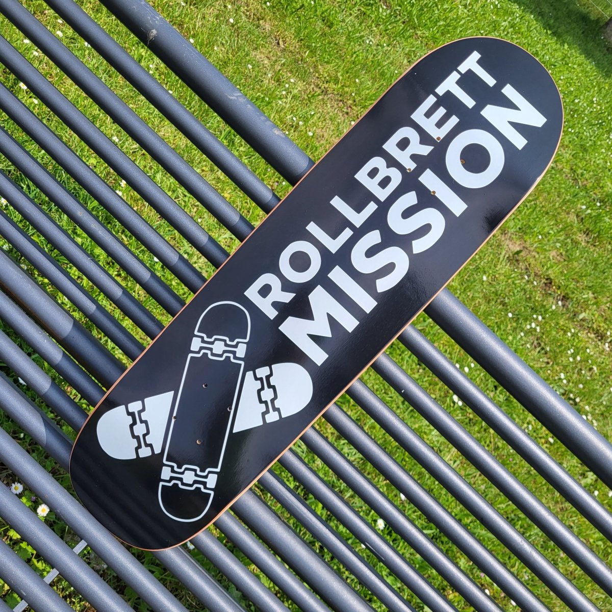 Rollbrett Mission Black Bomber Shape Deck 8.8" - Skateboard-Decks - Rollbrett Mission