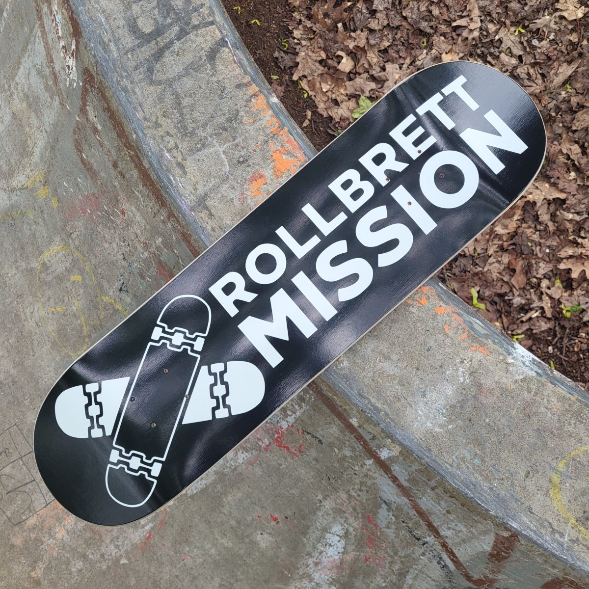 Rollbrett Mission Black Logo Medium Concave Deck - Skateboard-Decks - Rollbrett Mission
